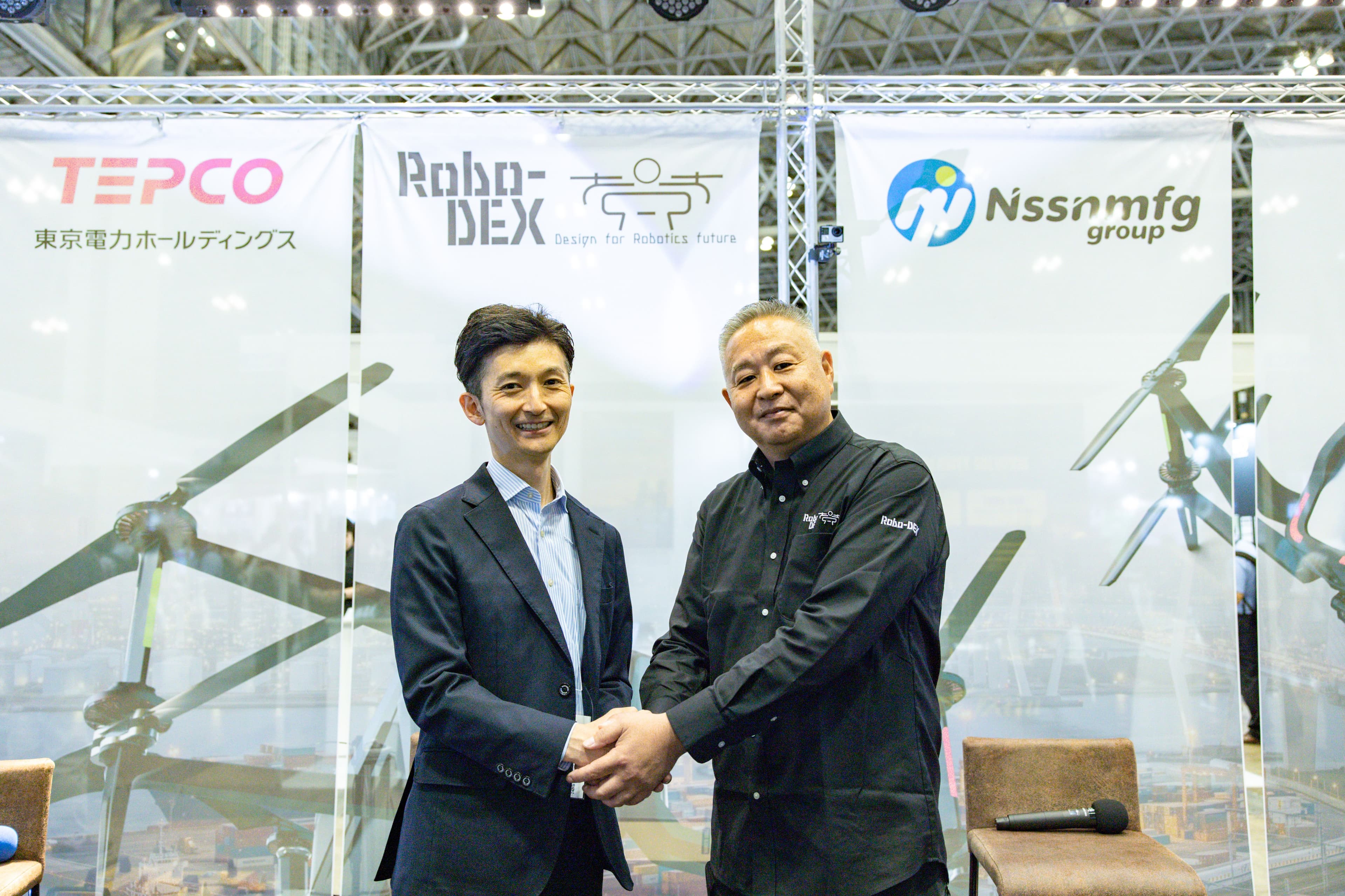 (左)株式会社日進製作所グループ 代表取締役社長 錦織 晃 様 (右)株式会社ロボデックス 代表取締役 貝應 大介